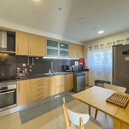 Vibing & Liming Konukevi Ericeira