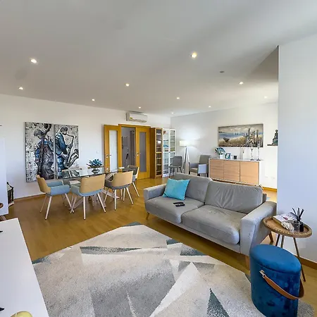 Vibing & Liming Konukevi Ericeira