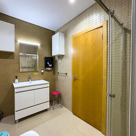 Vibing & Liming 게스트하우스 *