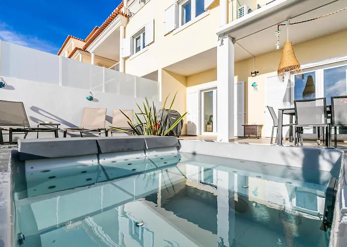 בית הארחה Vibing & Liming אריסרייה