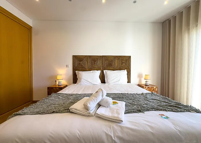 Vibing & Liming אריסרייה