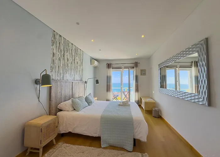 Vibing & Liming אריסרייה