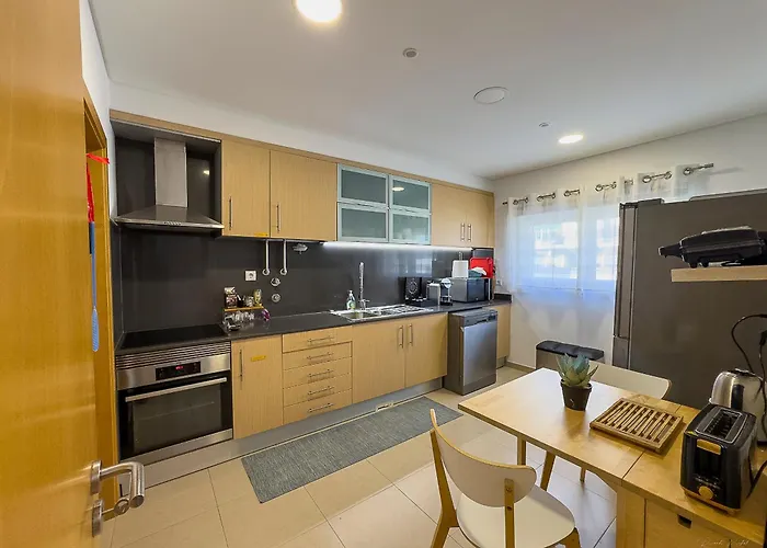 בית הארחה Vibing & Liming אריסרייה